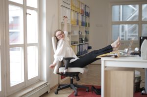 Bewegung im Home Office - Vital Fabrik | Pexels Andrea Piacquadio