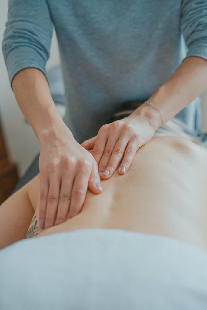 Massage Vital Fabrik Inzersdorf | Foto von Toa Heftiba auf Unsplash